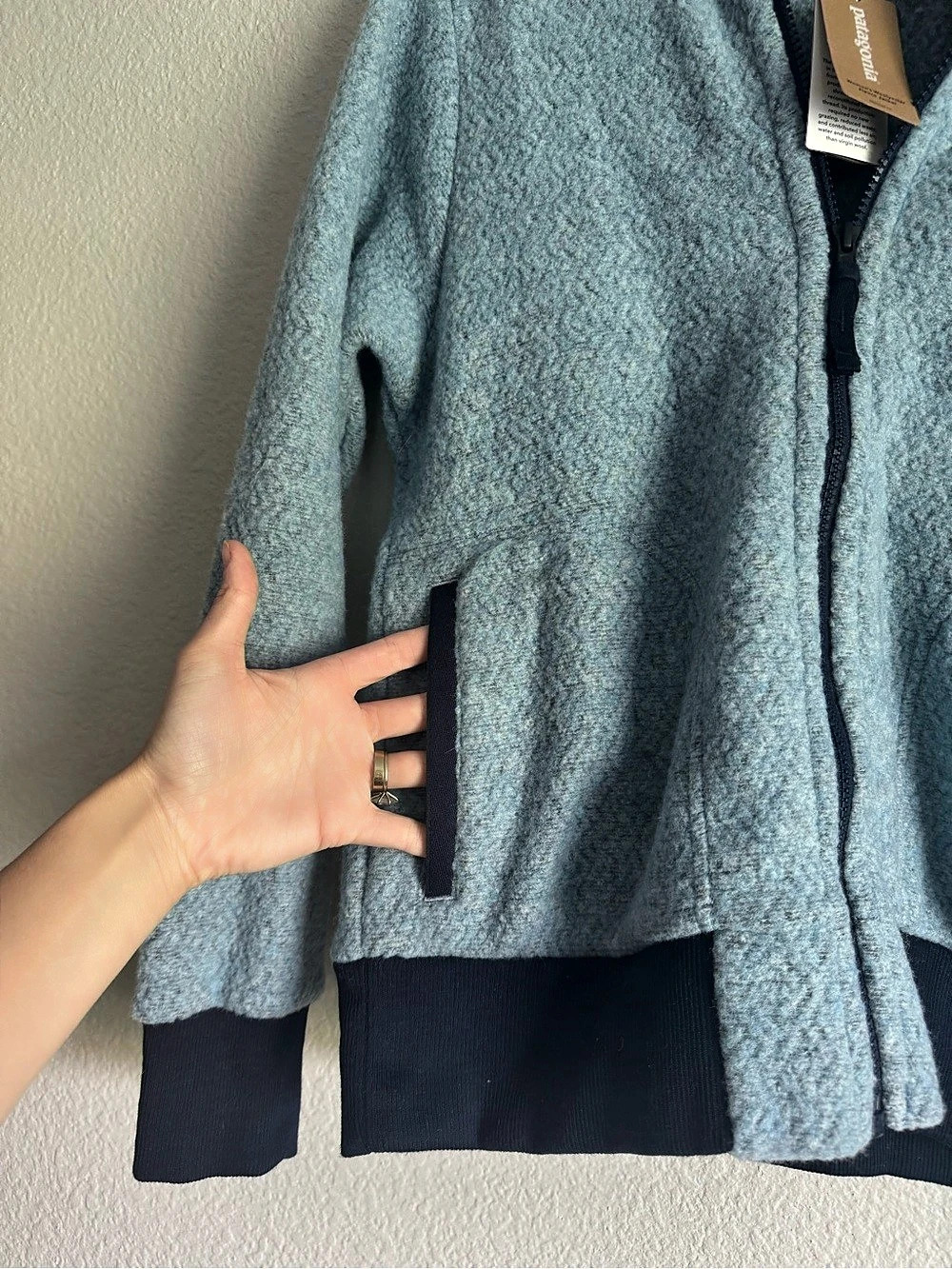 Patagonia Womens Woolyester Fleece zip up Jacket - Picture 4 of 6